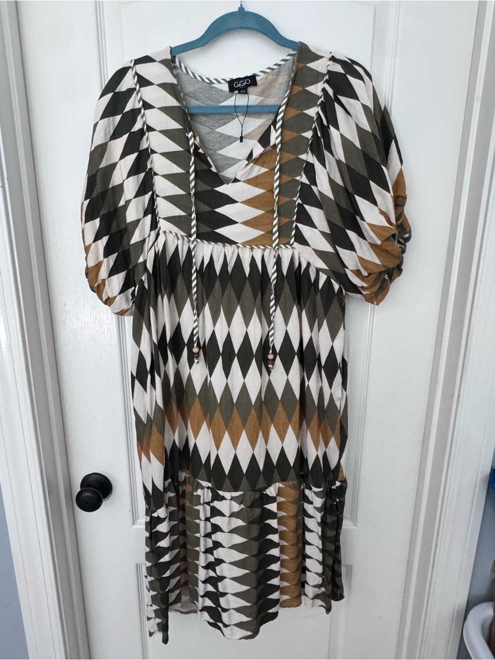 Gigis NWOT Geometric Diamond Print Boho Dress in Olive, White & Tan